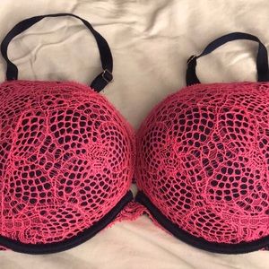 Victoria’s Secret bombshell bra